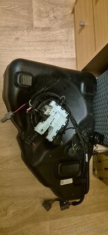 Mazda CX7 nádrž adblue kompletní nebo na díly - 3