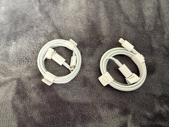 Kryty na iPhone 16 Pro Max Kabely lightning pro starší modey - 3