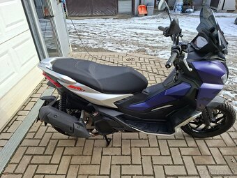 Aprilia SR  GT  125 - 3