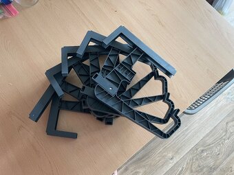 Plastové držáky na truhlíky - 3