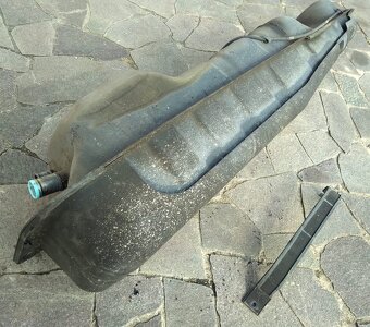 Ssangyong Rexton2 Nádrž Bez koroze +výztuha, plovák, komplet - 3