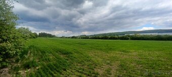 Investiční pozemek 6116m² 50km od Prahy u D5 - 3