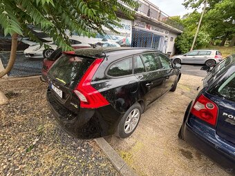 Volvo V60 1.6 TDi DRIVe 2011 PRASKLÝ MOTOR - 3