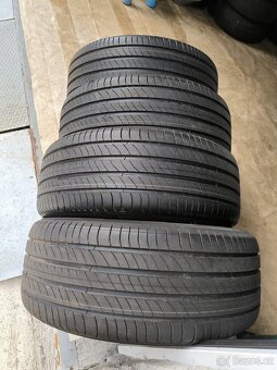 Pneu 235/50/19 103 V XL Michelin - 3