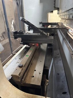Ohraňovací lis 3100 mm x 110 tun - 3