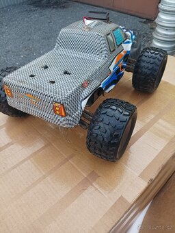 RC auto 1/8 - 3