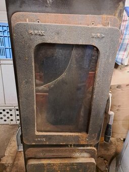 Kamna Petry, prasklé sklo ale nemá vliv na funkci.K vyzvednu - 3