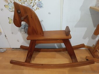 Houpací dřevěný kůň koník kobylka - 3