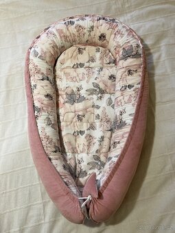 Souprava pro miminko - hnízdečko, zavinovačka a peřinky - 3