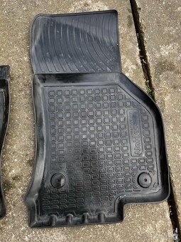 Prodám gumové koberce na Octavia 3 - 3