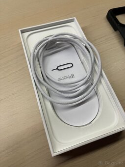 Apple iPhone 16 Pro, 256GB přírodní titan - 3