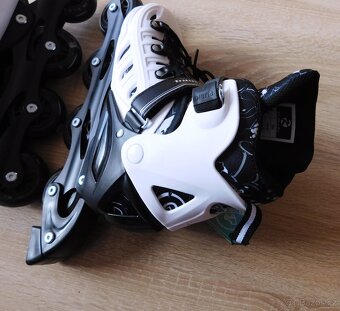 svítící nastavitelné inline brusle vel.39-42 - 3