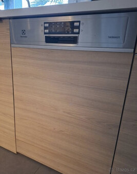 Myčka nádobí Electrolux automatické otevírání - 3