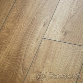 Laminátová plovoucí podlaha 125 m2 dub hnědý sleva 35%NOVÁ - 3