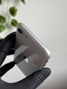 iPhone SE (2020) 64GB - 100% baterie - 3