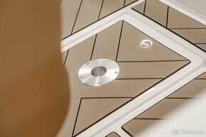 TRIDENT 640 SUNDECK - 3