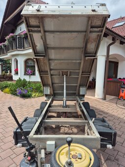 Hydraulicky sklopný přívěs 2700kg bržděný - 3