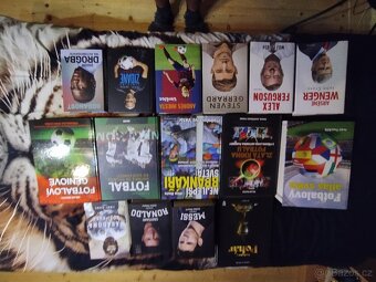 Prodám kompletní sbírku 15 knih o fotbale . - 3