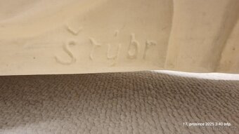 Plastika, akt dívky - ak. soch. Josef Štýbr - 3