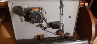 Starý gramofon na opravu. - 3