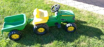 Slapaci traktor John Deere s karou - 3