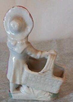 Dívka s košíkem, vázička, Žacléř - 3