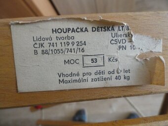 dětská dřevěná houpačka, zánovní, originální stará výroba - 3