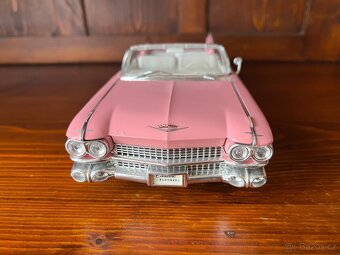 Model auta Cadillac Eldorado 1:18 - 3