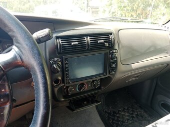 Prodej Ford Explorer U2 - 3