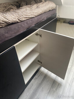 vyvýšená postel s úložným prostorem a žebříkem - 3