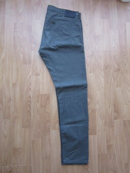 PRODÁM NOVÉ PÁNSKÉ PLÁTĚNÉ KALHOTY VEL.36/32 ZN.LEE - 3