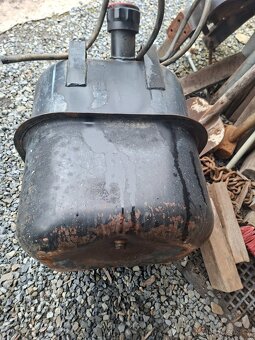 Zetor uřI nádrž na naftu 90l. - 3