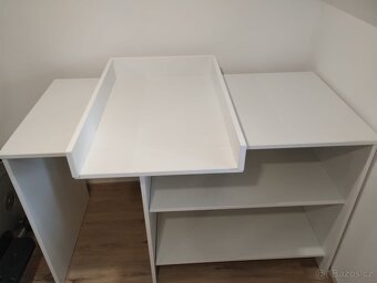 Přebalovací pult s policemi - 3