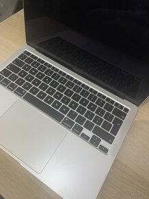 MacBook Air - stříbrno černý - 3