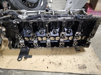 Hlava motoru válců 2.5 TDI PD VW T5 a Touareg - 3