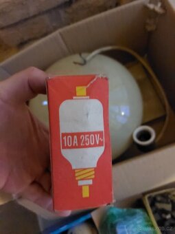 Historické zásuvky 220V ,vypínače, pojistky, objímky - 3