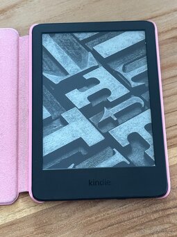 Čtečka Amazon Kindle 11. generace 16GB černá + obal 2 - 3