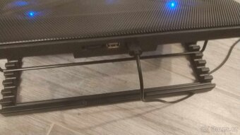 Podsvícená chladící podložka 17" USB Hub - 3