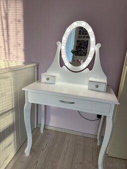 Kosmetický stolek s osvětlením - 3