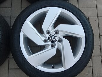 alu kola 5x112 r17 VW Golf a letní pneu 222/45/17 - 3