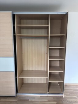 Velká šatní skříň s posuvnými dveřmi – 316 x 68,5 x 236 cm - 3