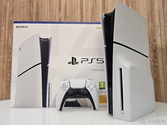 PLAYSTATION 5 + 2X OVLADAČ + SSD + 46 HER + VERTIKÁL STOJAN - 3