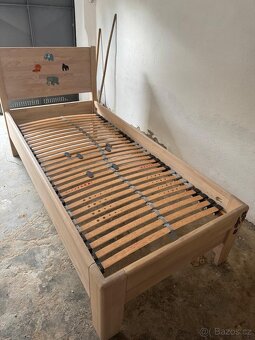 Postel z masivu 200×90 cm se zásuvkami, roštem a matrací - 3