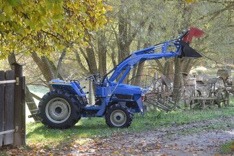 Malotraktor ISEKI s čelním nakladačem a vidlemi - 3