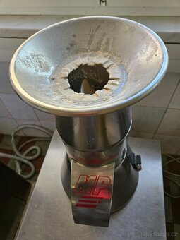 Elektricky mlynek na strouhanku - 3