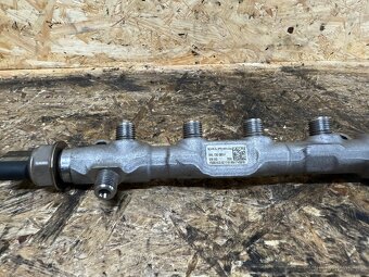 VSTŘIKOVACÍ LIŠTA 1.6 TDI 85KW DDYA 04L130089F - 3