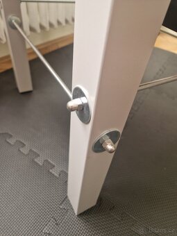 Ikea stolek Lack pod 3D tiskárnu - 3