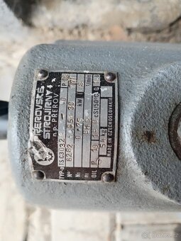 ELEKTRO MOTOR S PŘEVODOVKOU - 3