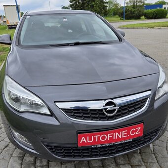 OPEL ASTRA 1,4 16v 2011 + SADA ALU KOL , KLIMA, TAŽNÉ TOP - 3
