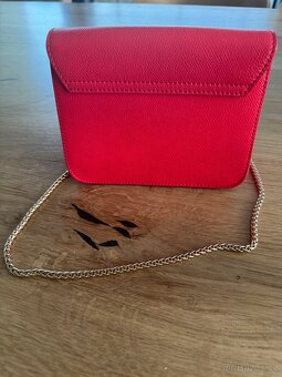 Krasna mini kabelka Furla se zlatym retizkem - 3